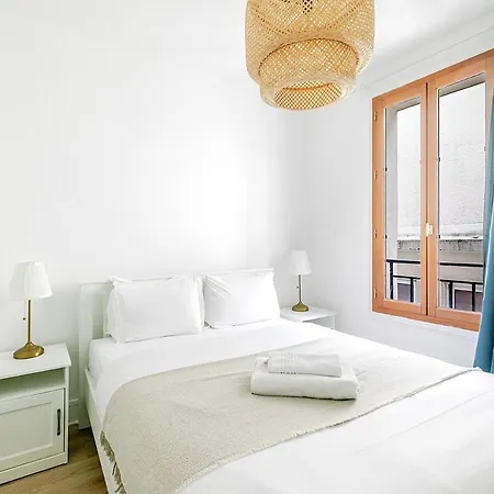 Nid Douillet Pour Deux Dans Le Des Artistes Apartment